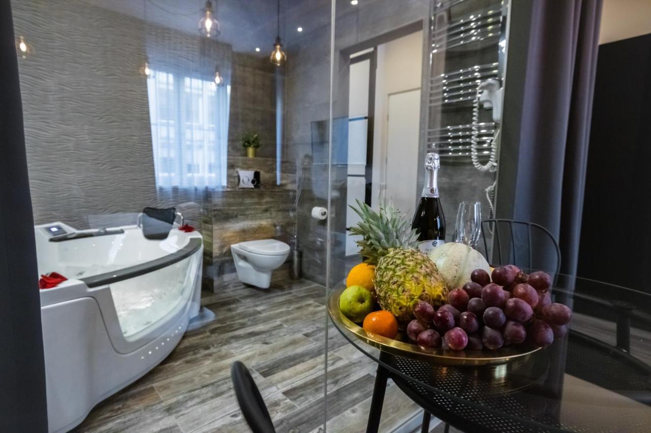 Leo Apartments Old Town Cracovia Esterno foto