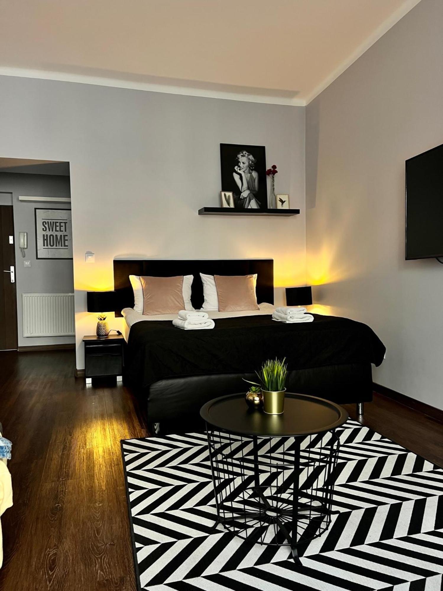 Leo Apartments Old Town Cracovia Esterno foto