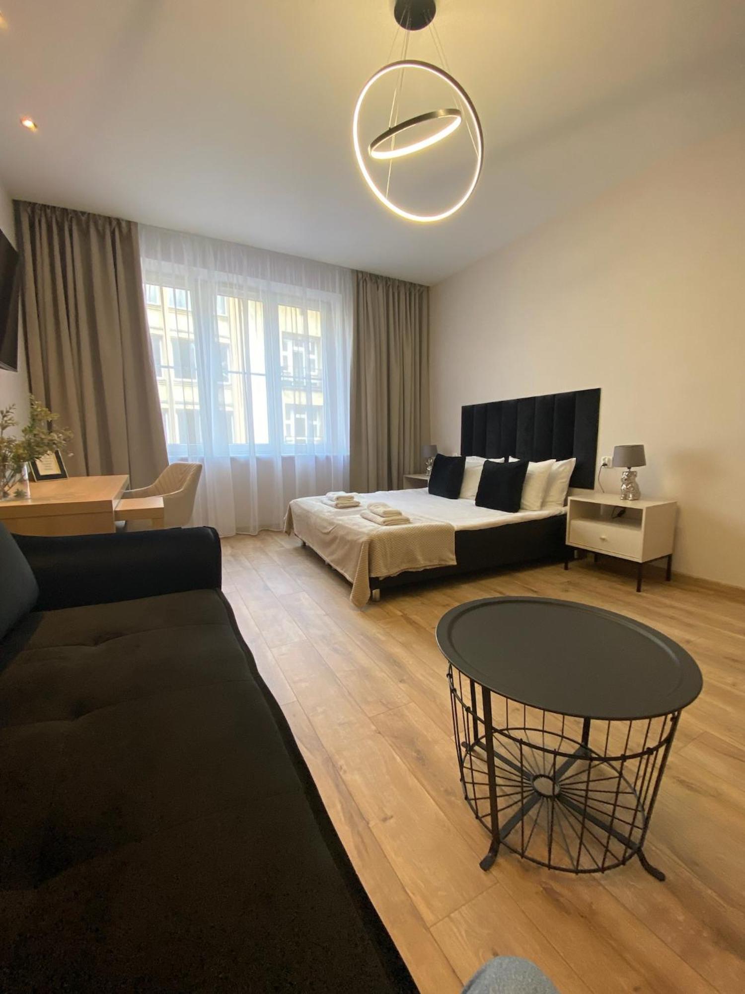 Leo Apartments Old Town Cracovia Esterno foto