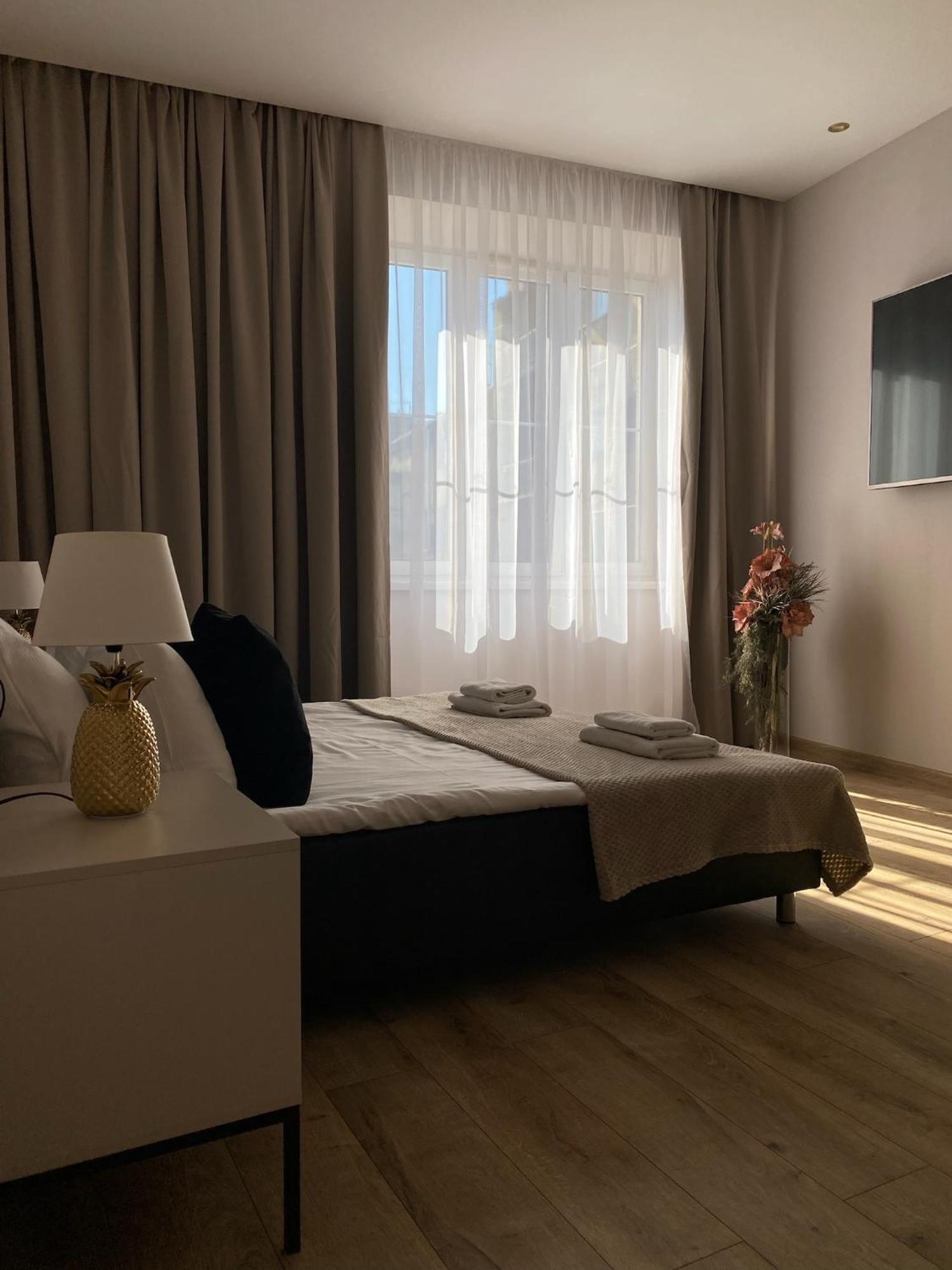 Leo Apartments Old Town Cracovia Esterno foto