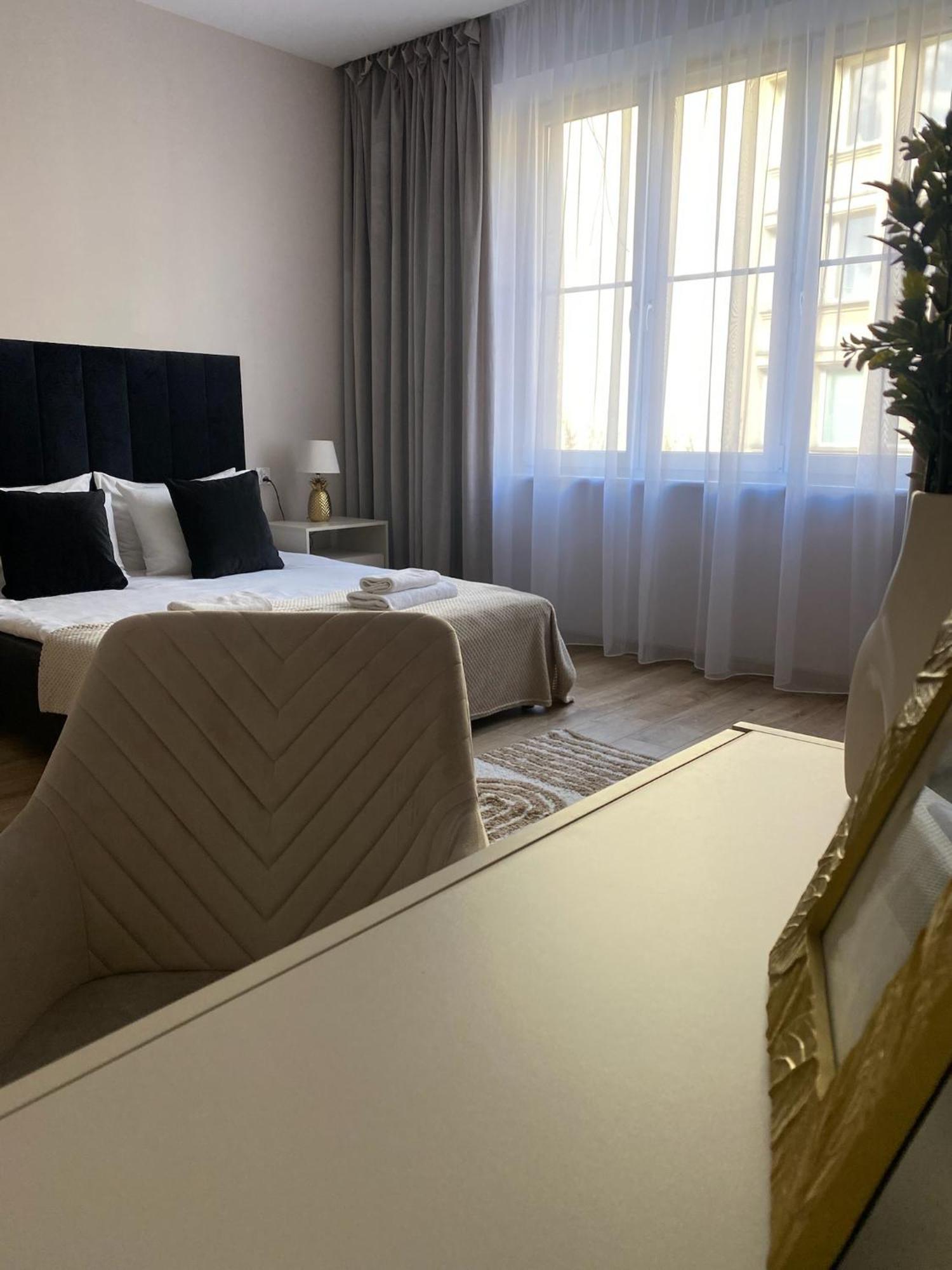 Leo Apartments Old Town Cracovia Esterno foto