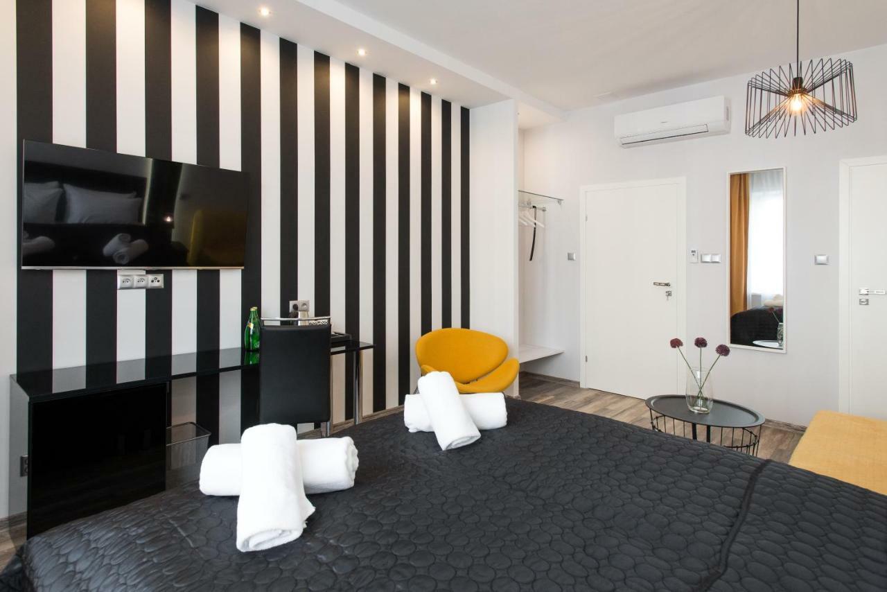 Leo Apartments Old Town Cracovia Esterno foto
