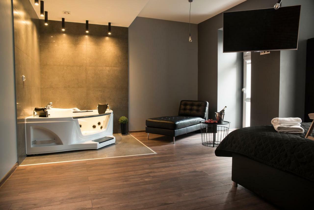 Leo Apartments Old Town Cracovia Esterno foto